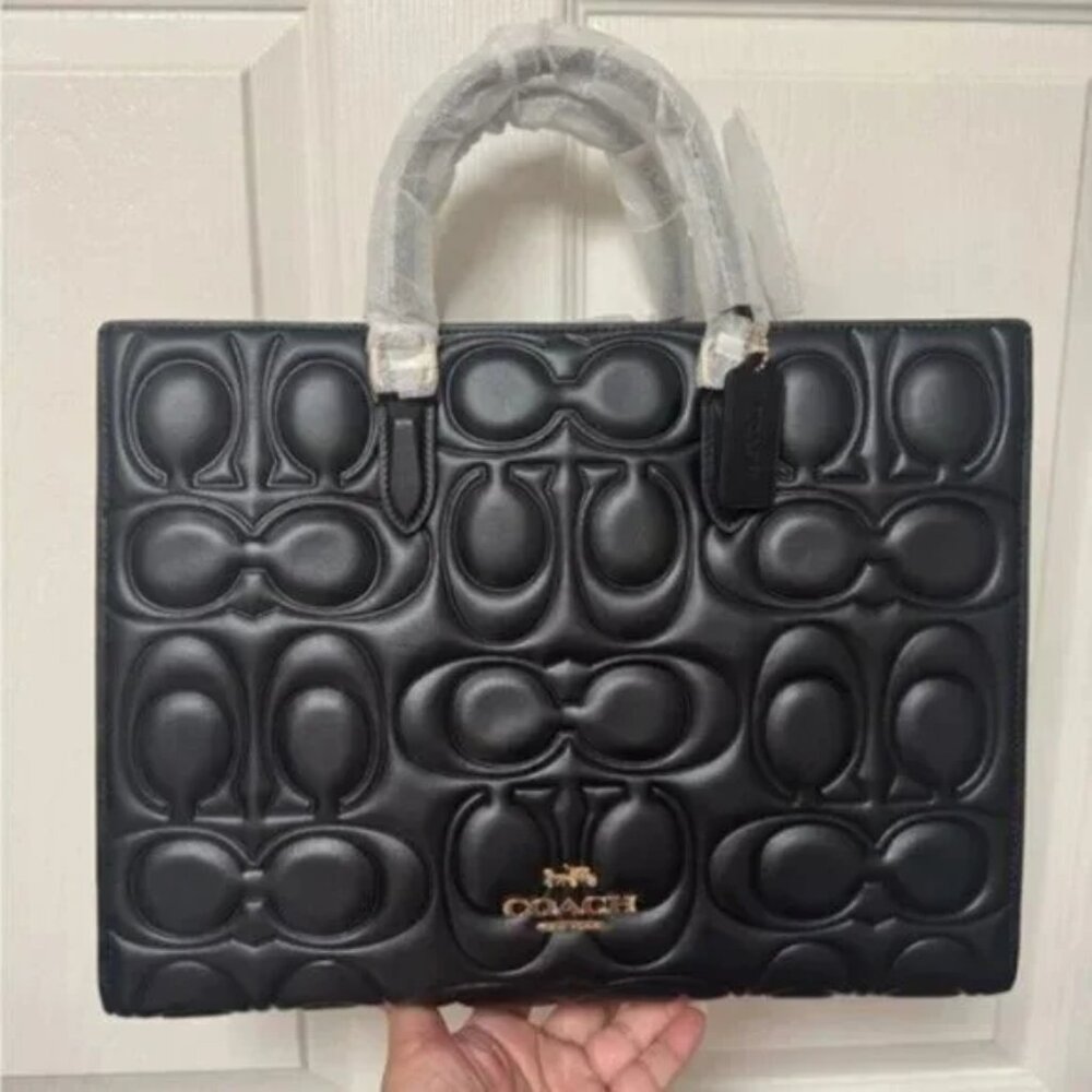 NWT Coach Maggie Tote Bag In Signature Leather CY672 Large size in Gold/Black